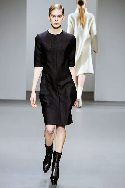Look 16